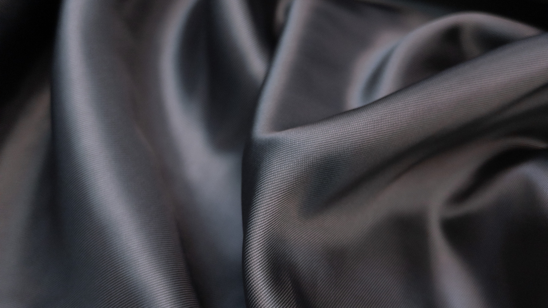 Вискозный костюмно-плательный подклад из брендовых стоковых коллекций темно-серого цвета.