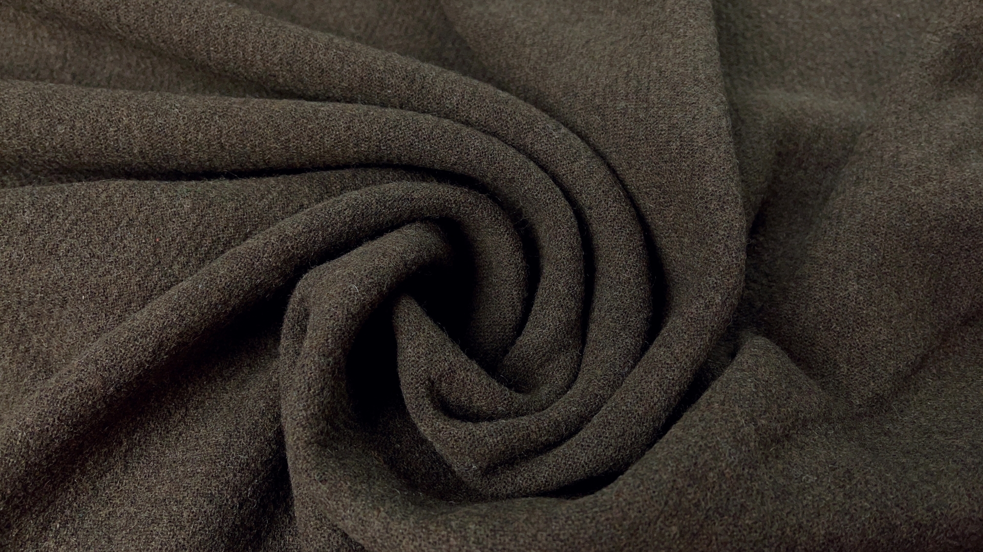 Пальтовая ткань серо-оливкового цвета из коллекционных стоков. Плотная, идеальна для моделей оверсайз.