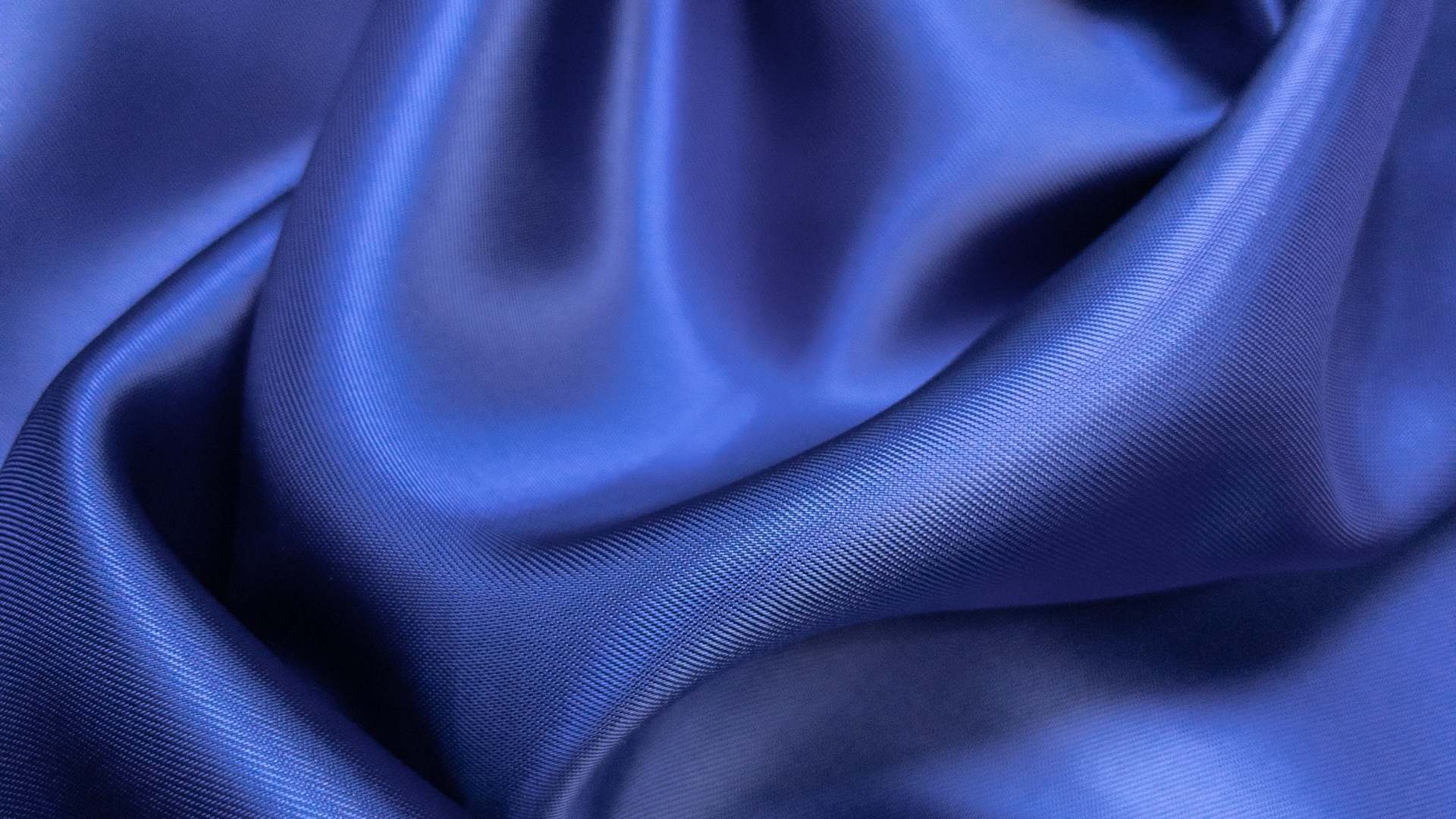 Вискозный костюмно-плательный подклад из брендовых стоковых коллекций насыщенного синего цвета.