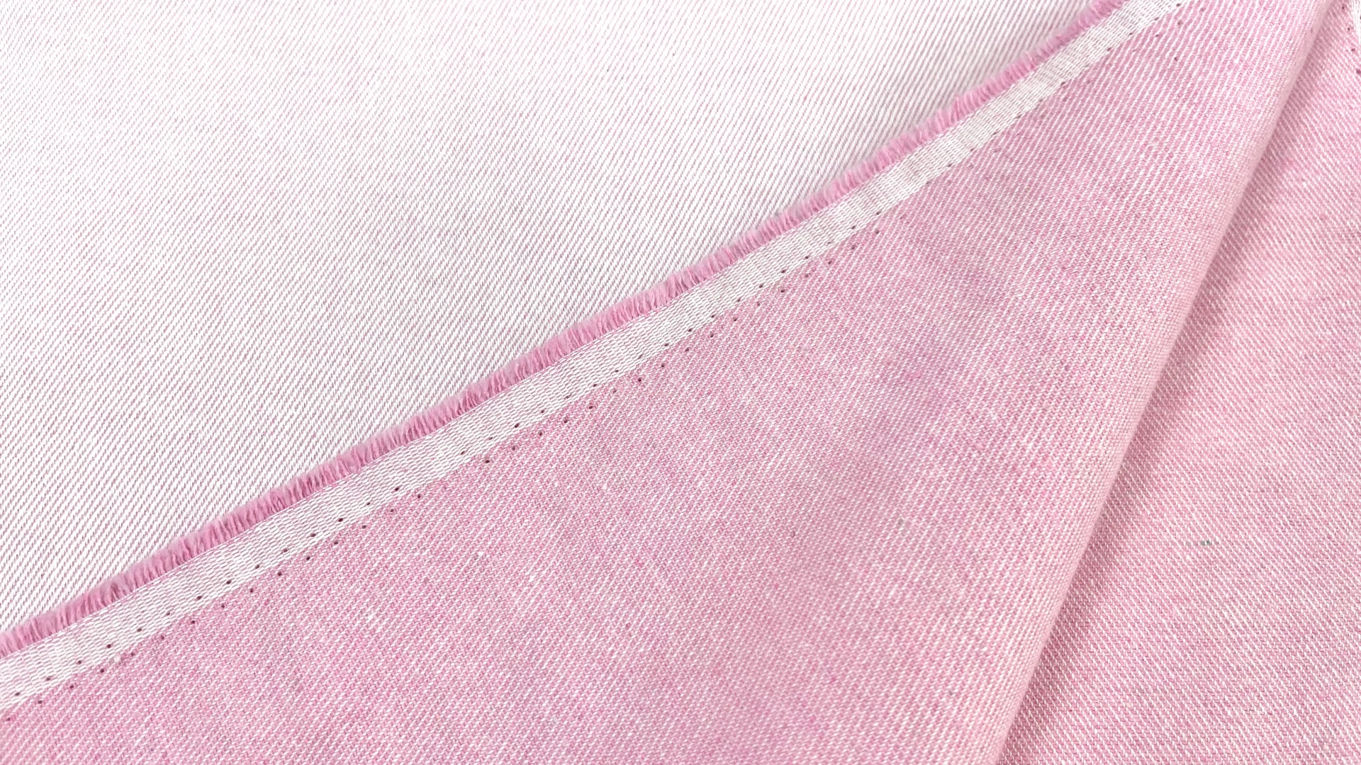 Двусторонний джинс с выраженным рубчиком розового цвета. Подойдет для пошива летних джинс, куртки или юбки.