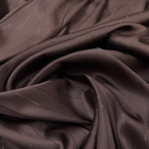 Атлас Армани шоколадного цвета с люрексовой продольной нитью. Атлас изумительного качества, струящийся, с матовым переливом как у натурального шёлка и с бархатистой изнанкой. Идеален для пошива вечерней рубашки, блузы, топа или платья.