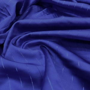 Атлас Армани цвета электрик с люрексовой продольной нитью. Атлас изумительного качества, струящийся, с матовым переливом как у натурального шёлка и с бархатистой изнанкой. Идеален для пошива вечерней рубашки, блузы, топа или платья.