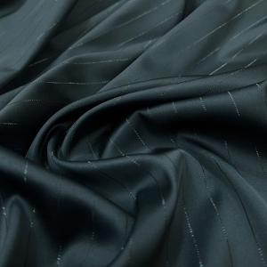Атлас Армани сложного хвойного цвета с люрексовой продольной нитью. Атлас изумительного качества, струящийся, с матовым переливом как у натурального шёлка и с бархатистой изнанкой. Идеален для пошива вечерней рубашки, блузы, топа или платья.